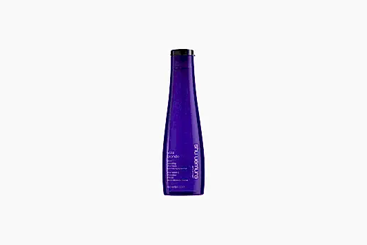 För blekt, slingat blont hår. Yūbi Blonde Glow Revealing Shampoo, berikat med extrakt från vit pion, avlägsnar orenheter och rengör varsamt medan den ger vård till håret. håret får en finish med fin lyster.  300 ml